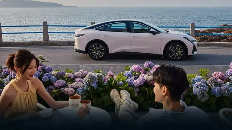 17.68万元起，至高4.4万元限时权益 | av色情
极狐阿尔法S5高能超值上市